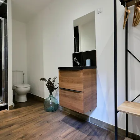 Ng Prestige - Balneo - Tv - Netflix - Wifi - Cour Apartment