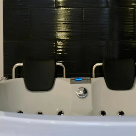 Ng Prestige - Balneo - Tv - Netflix - Wifi - Cour Apartment